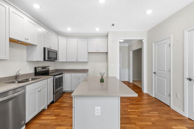 70 Trotter Rd 4304, Weymouth, MA 02190