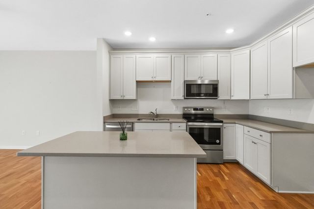 70 Trotter Rd 4304, Weymouth, MA 02190