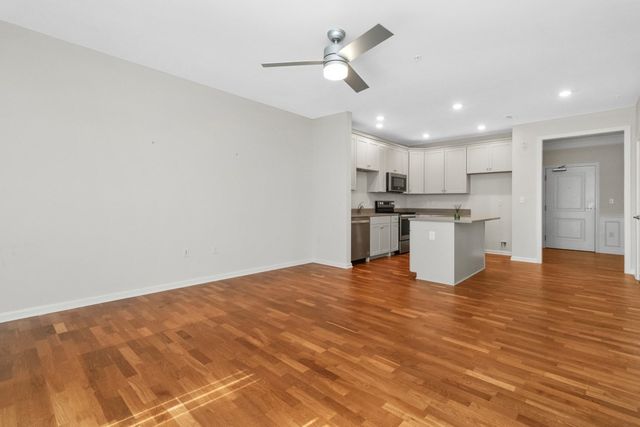 70 Trotter Rd 4304, Weymouth, MA 02190