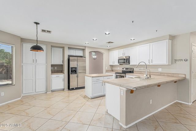 602 W CANARY Way, Chandler, AZ 85286