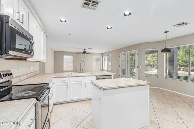 602 W CANARY Way, Chandler, AZ 85286