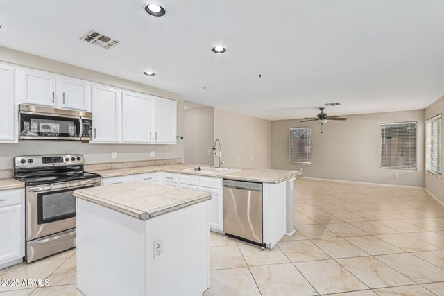 602 W CANARY Way, Chandler, AZ 85286