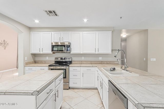 602 W CANARY Way, Chandler, AZ 85286