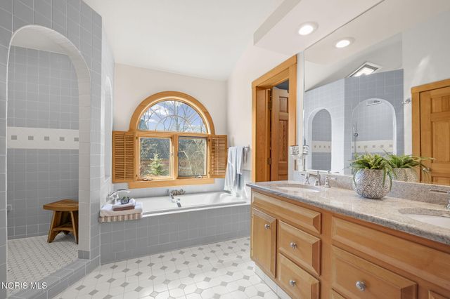 30039 Morningside Drive, Perrysburg, OH 43551