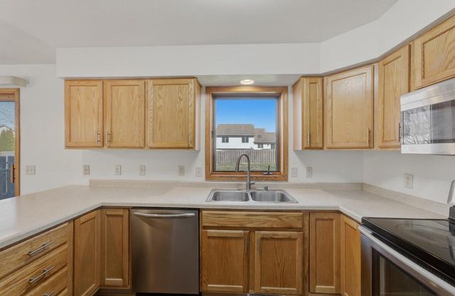 329 N Heatherstone Drive, Sun Prairie, WI 53590