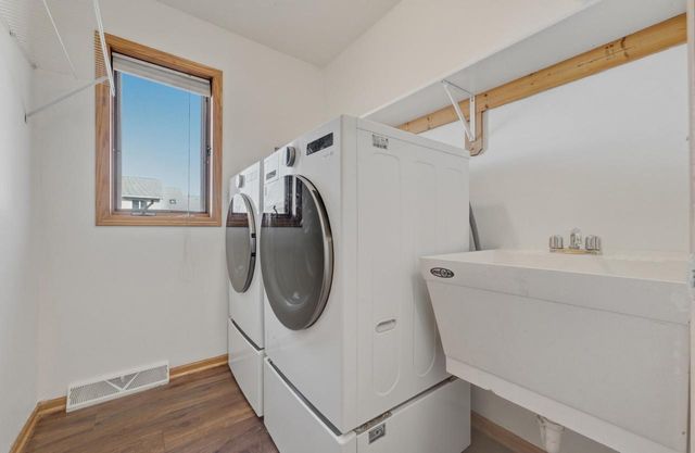 329 N Heatherstone Drive, Sun Prairie, WI 53590