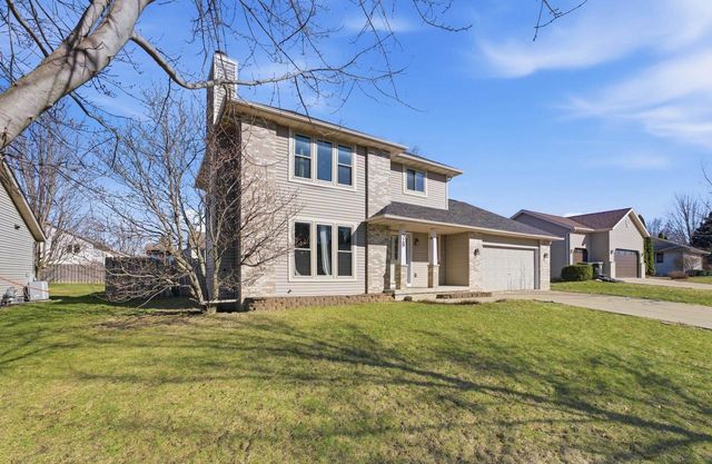 329 N Heatherstone Drive, Sun Prairie, WI 53590