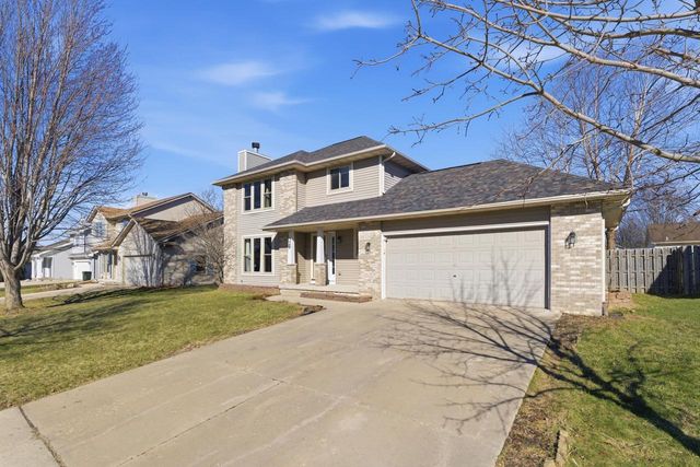 329 N Heatherstone Drive, Sun Prairie, WI 53590