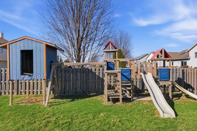 329 N Heatherstone Drive, Sun Prairie, WI 53590