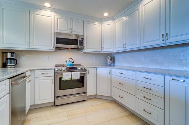 19519 GULF BOULEVARD 202, Indian Shores, FL 33785