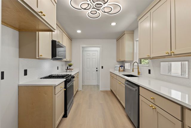 2305 Fenestra Drive, Dallas, TX 75228