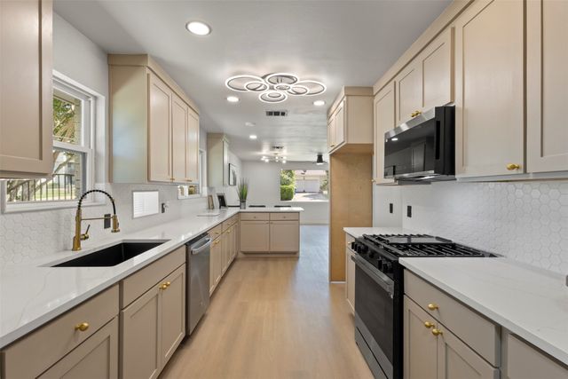 2305 Fenestra Drive, Dallas, TX 75228