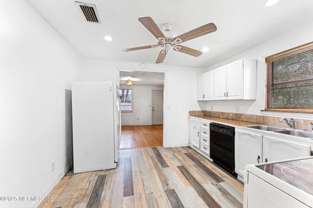 610 DIVISION Street, Fernandina Beach, FL 32034