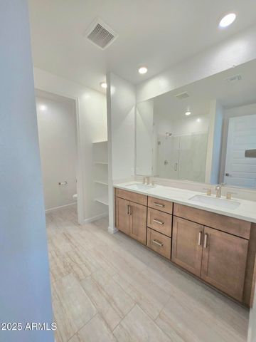 9816 S 11th Place, Phoenix, AZ 85042