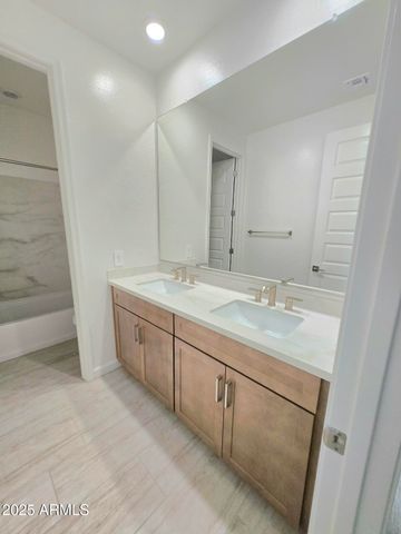 9816 S 11th Place, Phoenix, AZ 85042