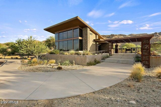 9816 S 11th Place, Phoenix, AZ 85042