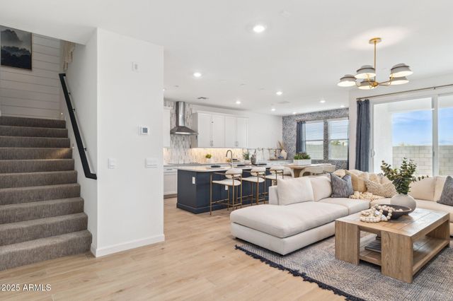 9816 S 11th Place, Phoenix, AZ 85042