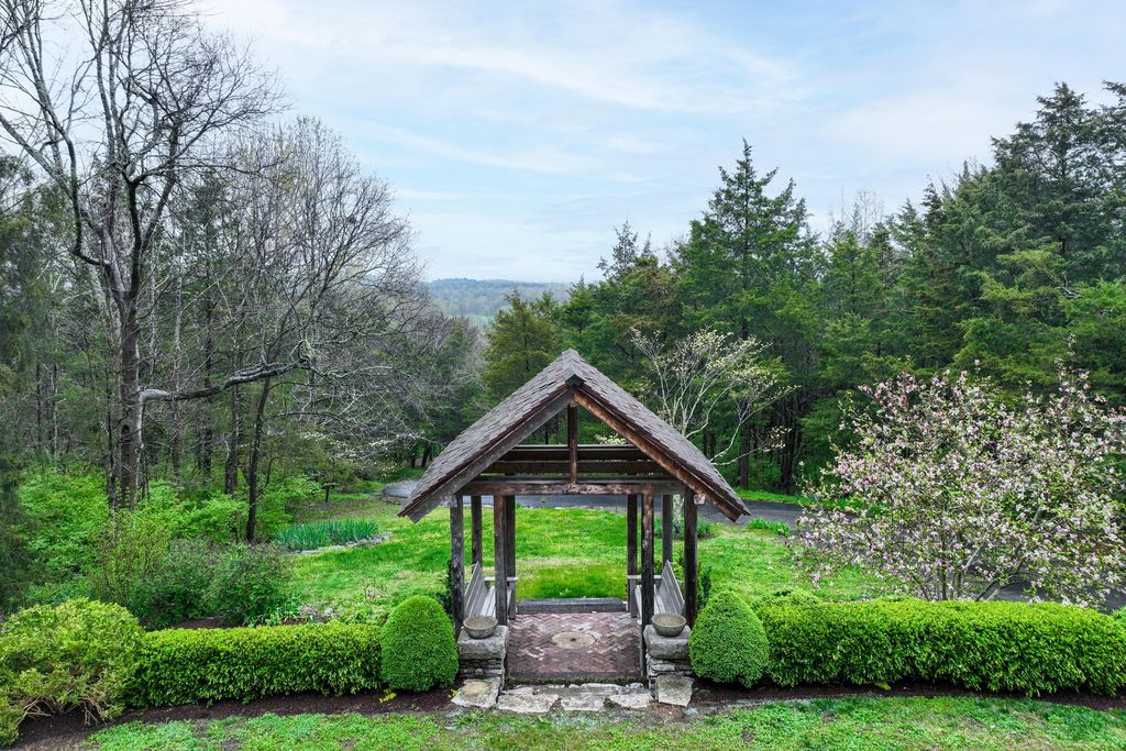 1865 Carters Creek PIKE, Franklin, TN 37064