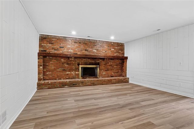 5751 Richards Circle, Shawnee, KS 66216
