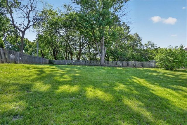 5751 Richards Circle, Shawnee, KS 66216