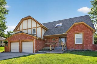 5751 Richards Circle, Shawnee, KS 66216