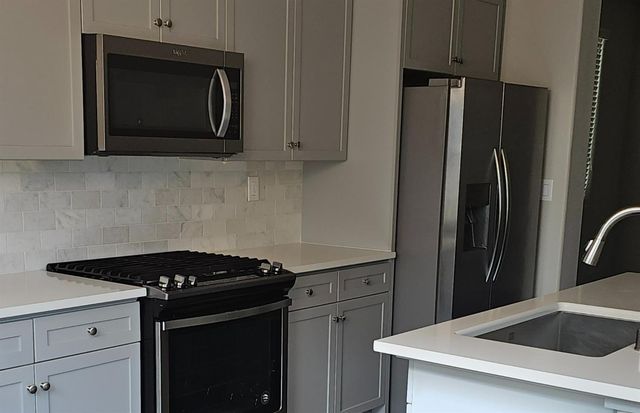 6211 E Sasha Drive, Fresno, CA 93727