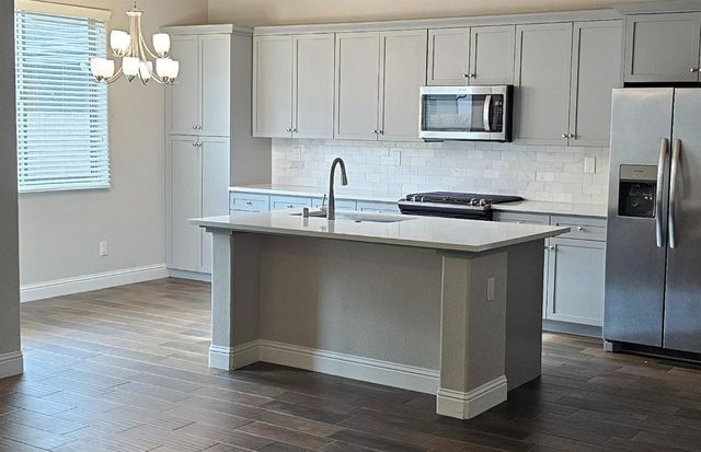 6211 E Sasha Drive, Fresno, CA 93727