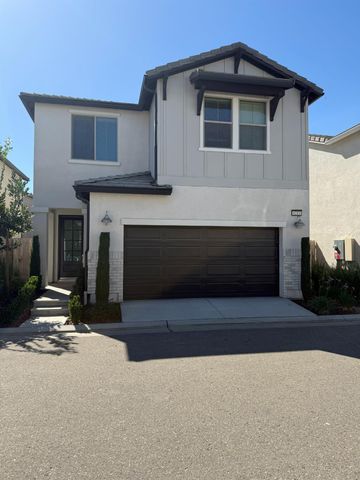 6211 E Sasha Drive, Fresno, CA 93727