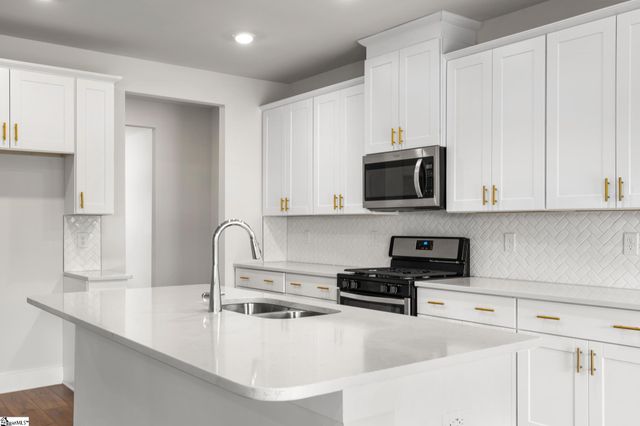 30 Shorncliffe Road, Simpsonville, SC 29680