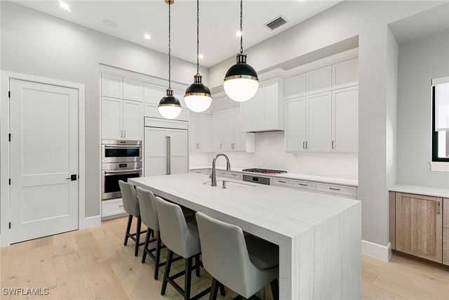 2036 Cambridge Park DR, Naples, FL 34109