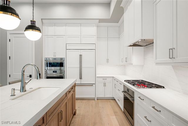 2036 Cambridge Park DR, Naples, FL 34109