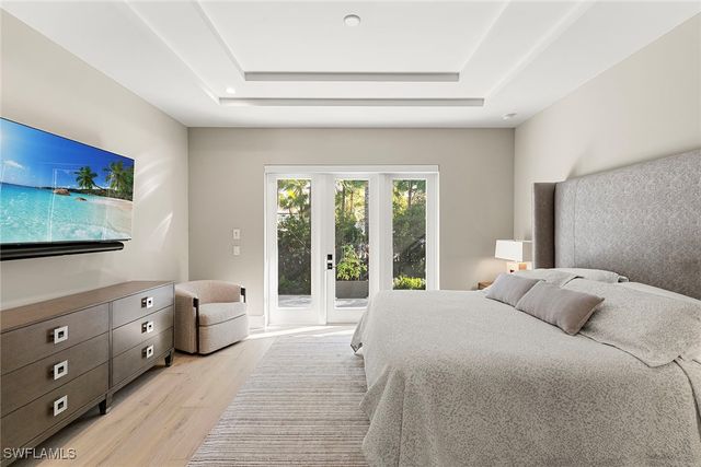 2036 Cambridge Park DR, Naples, FL 34109