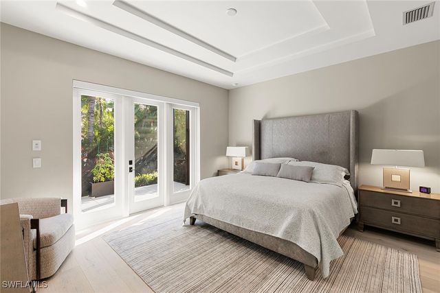 2036 Cambridge Park DR, Naples, FL 34109