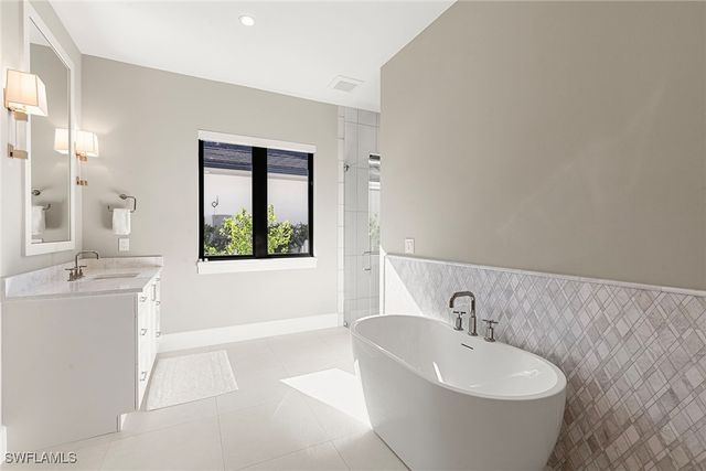 2036 Cambridge Park DR, Naples, FL 34109