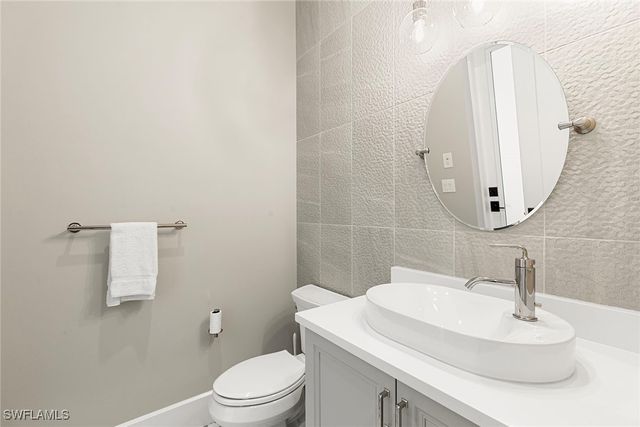 2036 Cambridge Park DR, Naples, FL 34109