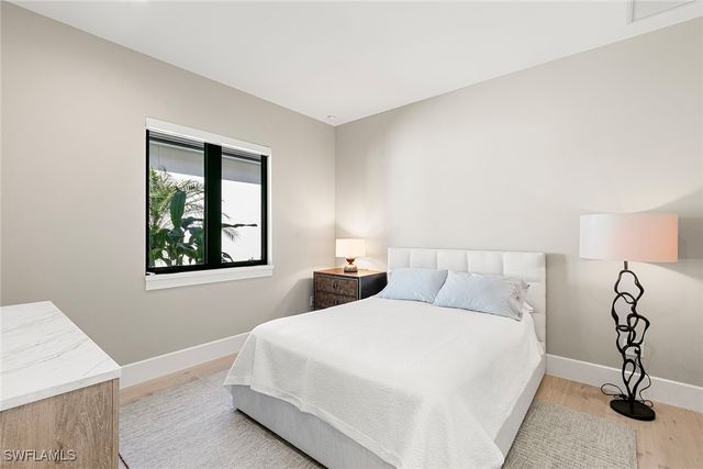 2036 Cambridge Park DR, Naples, FL 34109