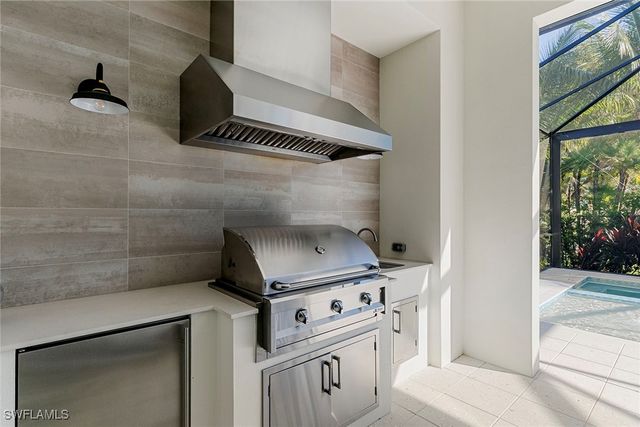 2036 Cambridge Park DR, Naples, FL 34109