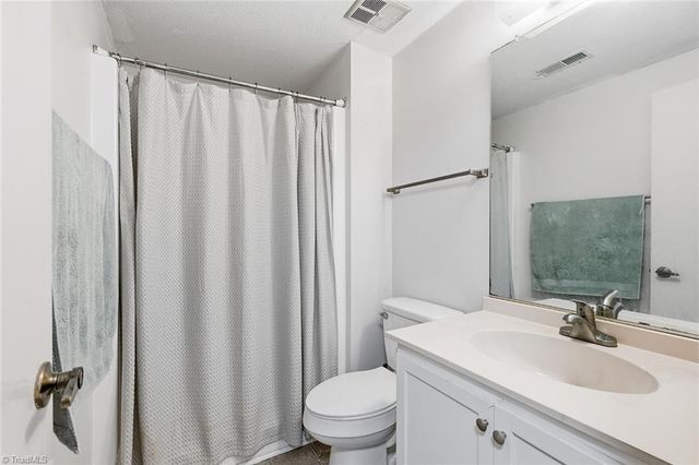 204 Lamplighter Circle, Winston-salem, NC 27104