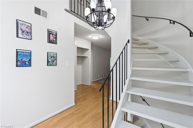 204 Lamplighter Circle, Winston-salem, NC 27104