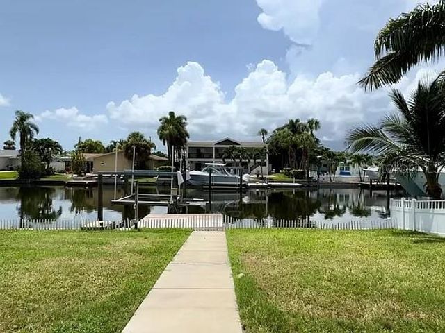 4052 14TH WAY NE, St Petersburg, FL 33703