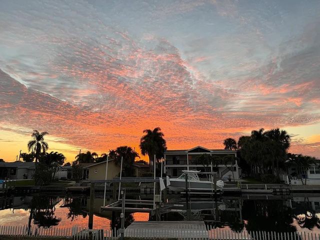 4052 14TH WAY NE, St Petersburg, FL 33703