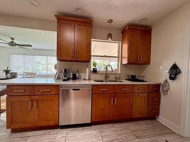 4052 14TH WAY NE, St Petersburg, FL 33703
