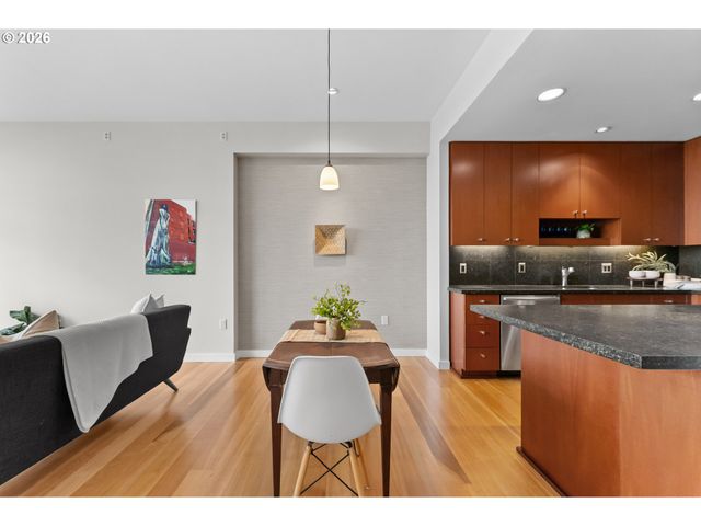 1025 Nw COUCH St 619, Portland, OR 97209