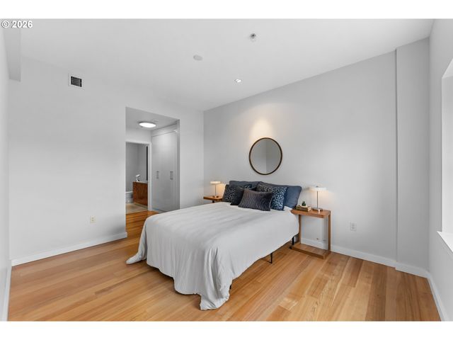 1025 Nw COUCH St 619, Portland, OR 97209