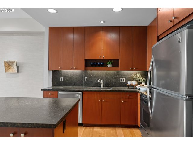 1025 Nw COUCH St 619, Portland, OR 97209