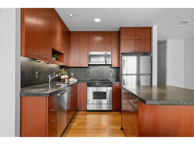1025 Nw COUCH St 619, Portland, OR 97209