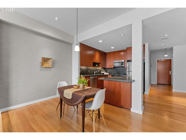 1025 Nw COUCH St 619, Portland, OR 97209