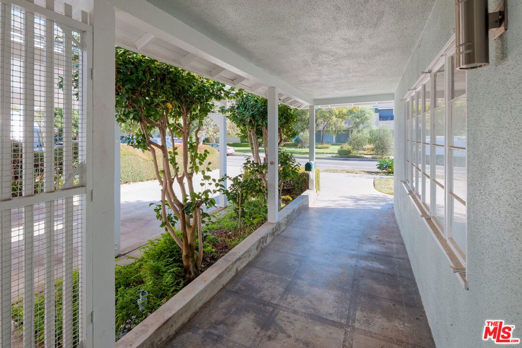 3157 Coolidge Avenue, Los Angeles, CA 90066 — photo 4