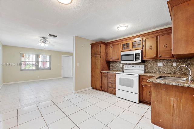 5010 NW 51st Street, Tamarac, FL 33319