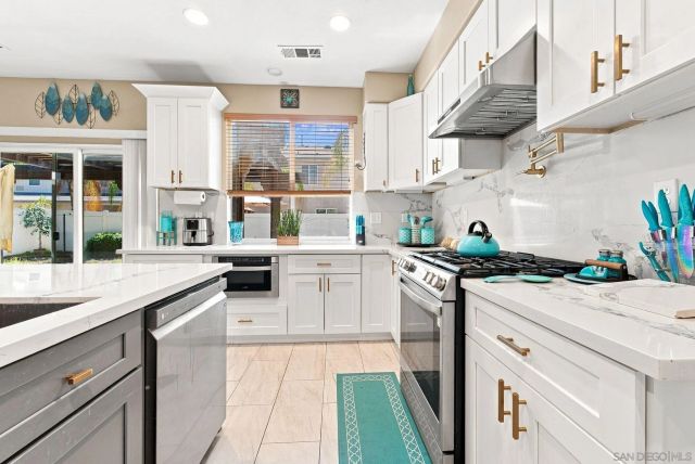 875 Seymour Way, Perris, CA 92571